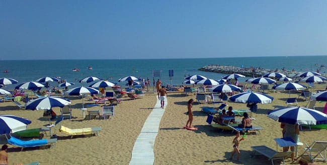 Bagni Onda Azzurra a Duna Verde (VE)